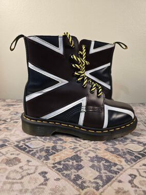 Dr. Martens 1460 Women's Size 7 UK Pascal Brit Union Jack 8 Eye Combat Boot